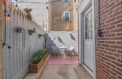 Northern Liberties Casa | Trendy Family Friendly Northern Liberties Retreat