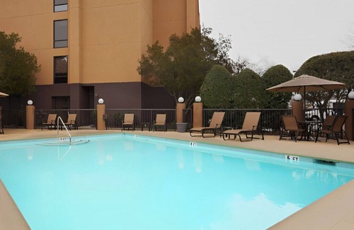 University Place Casa | Trendy & Fancy Rm for Romantic Couples! W/ Pool