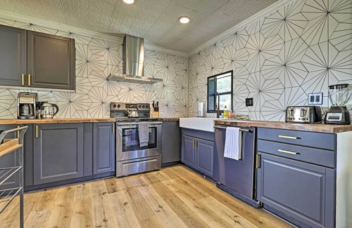 Fredericksburg Casa | Trendy Fredericksburg Pad w/ Pool & Valley Views!