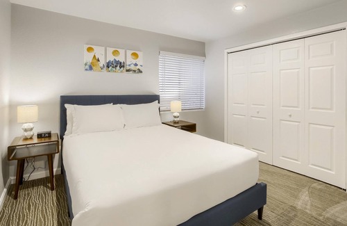 Green Valley Ranch Casa | Trendy,Fun+2brm+Arcade+Kitchen+PrvtEntry+Patio