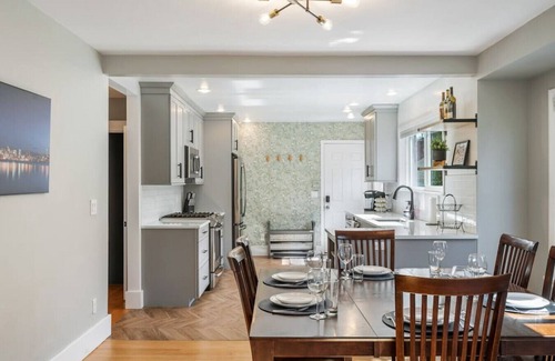 Green Lake Casa | Trendy Green Lake Retreat