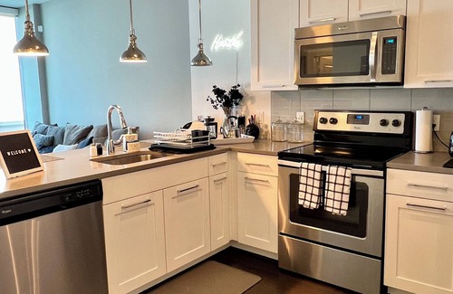Lenox Apartamento | Trendy high-rise in heart of buckhead!