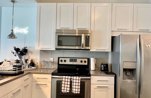 Lenox Apartamento | Trendy high-rise in heart of buckhead!