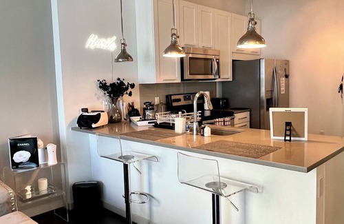 Lenox Apartamento | Trendy high-rise in heart of buckhead!