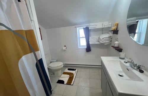 Fredericton Apartamento | Trendy In-Town Studio - Fast WiFi & Work Desk