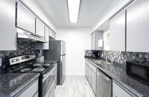Coalinga Casa | Trendy Ivy 2-bedroom