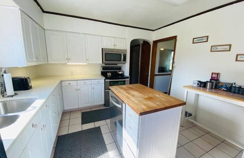 Stevensville Casa | Trendy Lake Michigan Getaway- Pet Friendly