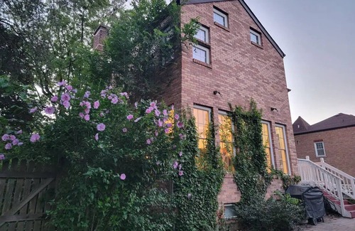 Stevensville Casa | Trendy Lake Michigan Getaway- Pet Friendly