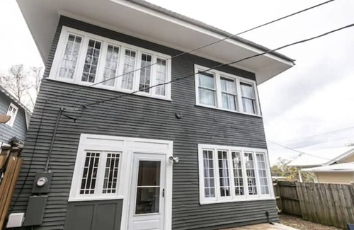 Birmingham Casa | Trendy Lakeview Craftsman