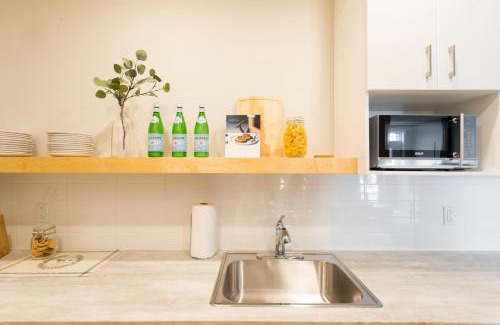 Little Italy Apartamento | Trendy Little Italy 3 Bedroom Condo by Den Stays