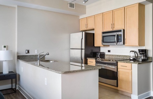 Mount Vernon Square Apartamento | Trendy Mount Vernon Studio w/ Yoga & Game Room, nr Arena, by Blueground