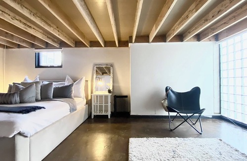 Richmond North Casa | Trendy NYC Style Warehouse