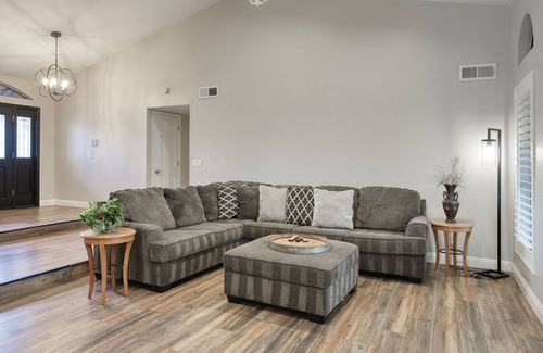Paradise Valley Village Casa | Trendy Phoenix Home w/ Pool - Walk to Lookout Mtn!