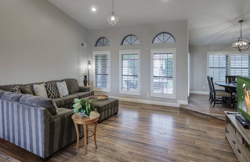 Paradise Valley Village Casa | Trendy Phoenix Home w/ Pool - Walk to Lookout Mtn!