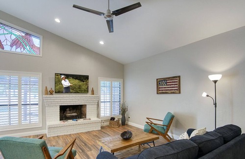 Paradise Valley Village Casa | Trendy Phoenix Home w/ Pool - Walk to Lookout Mtn!