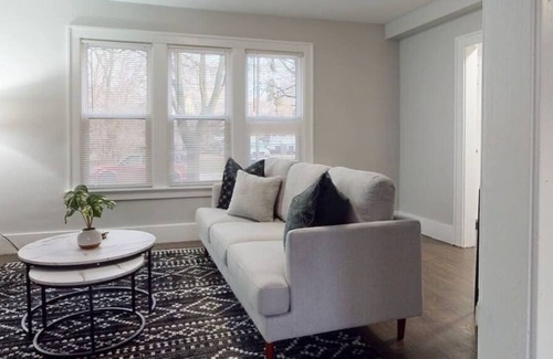 Pontiac Casa | Trendy Pontiac three Bedroom