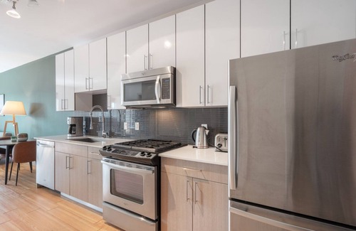 D Street - West Broadway Apartamento | Trendy South Boston 1BR w/ Gym, W/D, Doorman near the T by Blueground