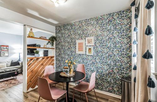 Melrose Casa | Trendy Studio for 4 with Community Pool