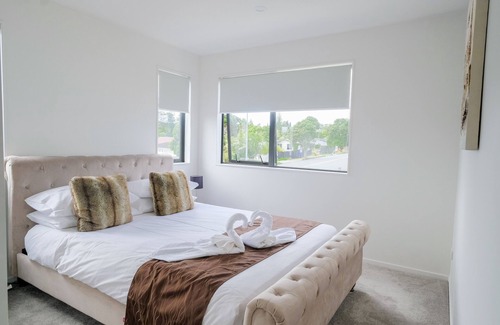 Howick Casa | Trendy Urban Howick Town House | Wi-Fi & Netflix
