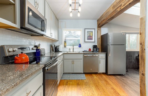 River West Cabaña | The Sunrise Cottage en el moderno West Side de Bend