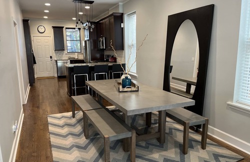 West Town Condominio | Trendy West Town Flat - 2 bed / 1.5 bath with parking