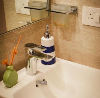 Hiranandani Gardens Apartamento | Trendy1BR+smart kitchen +Living room+1.5 toilets