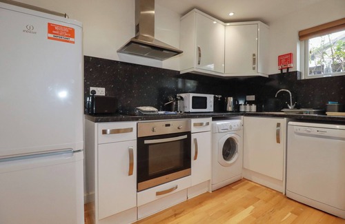Porthtowan Cabaña | TRENETHICK, family friendly, character holiday cottage in Porthtowan