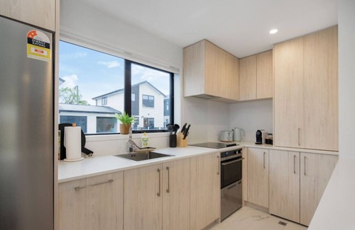 Trentham Casa | Trentham Jewel: Stylish 2-BR Retreat