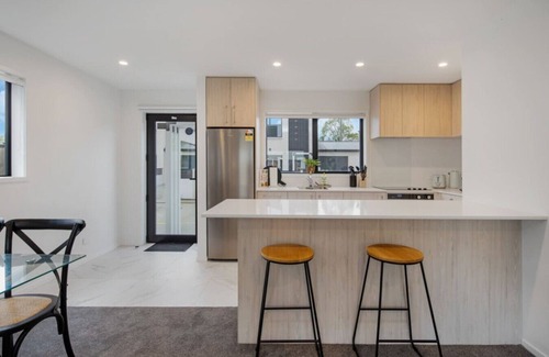Trentham Casa | Trentham Jewel: Stylish 2-BR Retreat