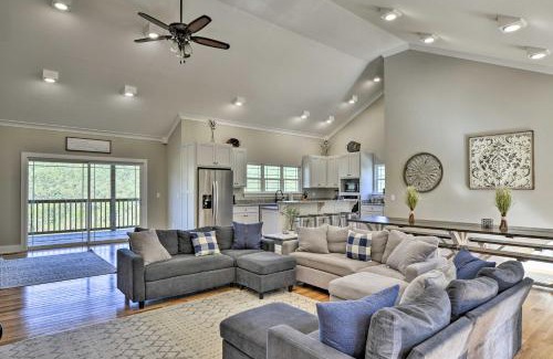 Trenton Casa | Trenton House with Mountain Views, Fire Pit and Grill!