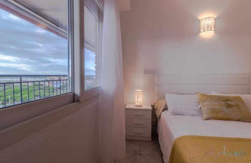 Punta Umbria Apartamento | Tres dormitorios ,vistas al mar , junto a la playa