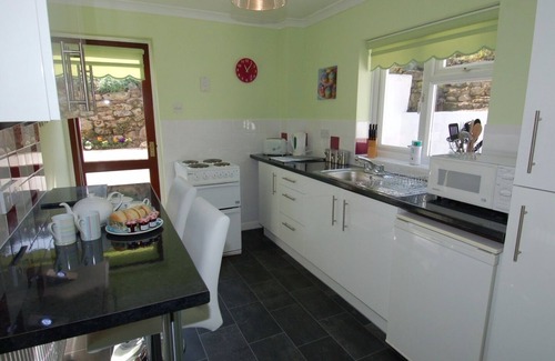 St Austell Cabaña | TREVILLAS, with a garden in Polgooth