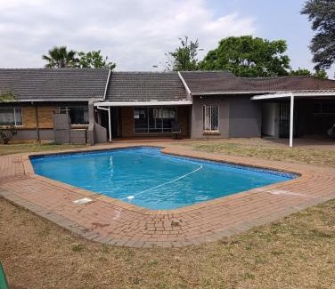 Kempton Park Casa | TRIANGLE STARS Guest House