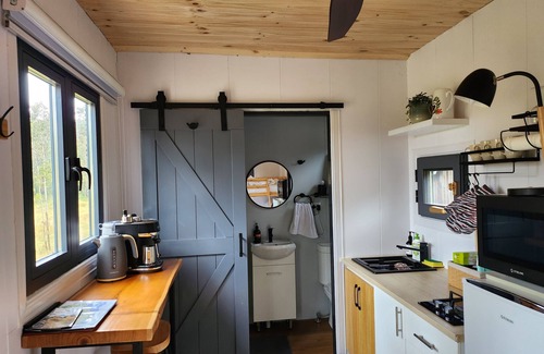 Hartley Otro | Tribunk + 1Bath Tiny Home in Mountains "Bluebird"