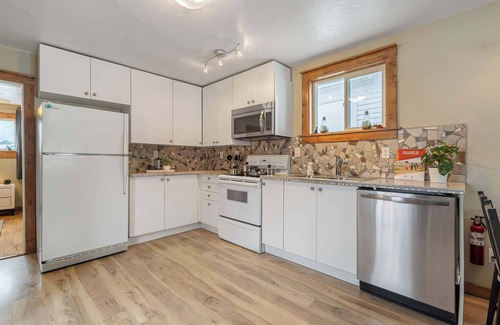 Drumheller Casa | Triceratops Landing | Cozy & Family-Friendly Home!
