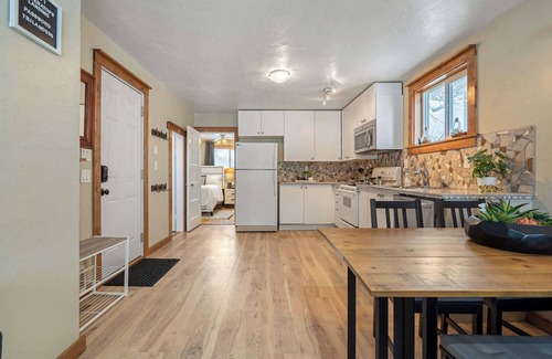 Drumheller Casa | Triceratops Landing | Cozy & Family-Friendly Home!