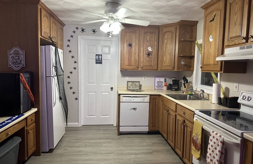 Salem Casa | Trick or Treat Guest Suite