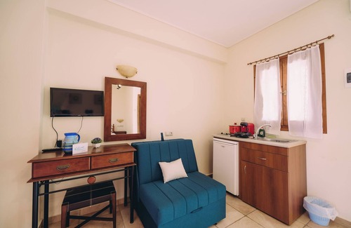 Kardamas Apartamento | Trikalioti's Lush Estate Apt Artemis