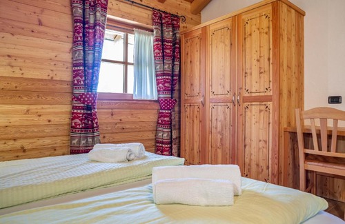 Sant'Antonio di Mavignola Chalet De Esquí | Trilocale Chalet Camping Faè 7