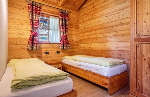 Sant'Antonio di Mavignola Chalet De Esquí | Trilocale Chalet Camping Faè 7