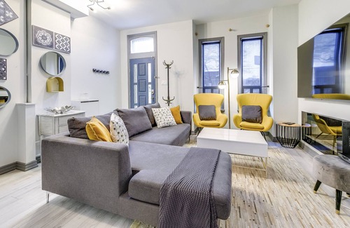 Trinity - Bellwoods Casa | Trinity Bellwoods Artistic Retreat