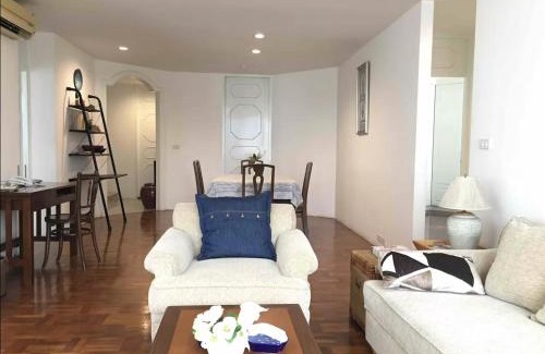 Silom Apartamento | Trinity City View 3BR Spacious Family Silom