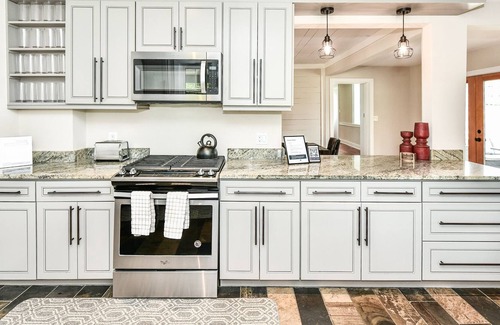 Paeonian Springs Otro | Trinity Farm Estate: Magnolia 1775 Historical Farmhouse