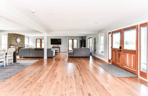 Paeonian Springs Casa | Trinity Farm Manor: Private Lake Retreat and Soccer Arena