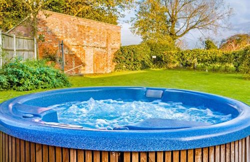 Irstead Casa | Trinity House