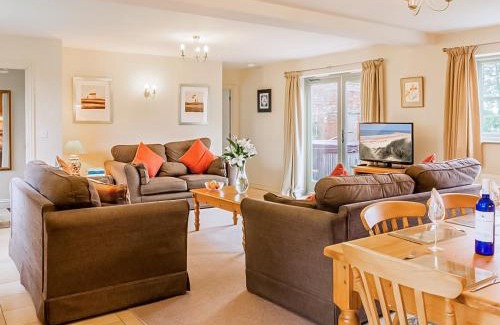 Irstead Casa | Trinity House