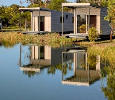 Burrum River Complejo | Trinity Islands Holiday Park - Cabin Accommodation
