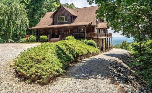 Ferguson Casa | Trinity Lodge & Bunk Apartment Combo