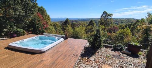 Ferguson Casa | Trinity Lodge & Bunk Apartment Combo