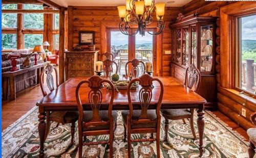Ferguson Casa | Trinity Lodge & Bunk Apartment Combo